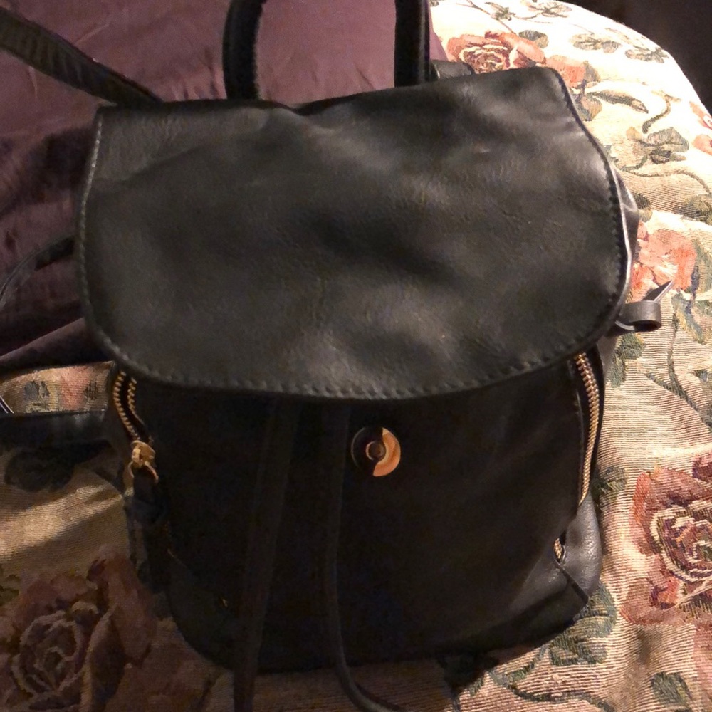 Backpack - Picture 2 of 4
